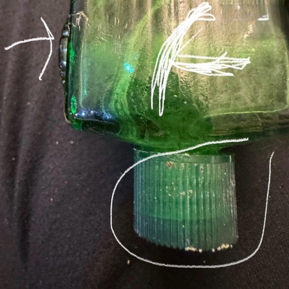 Two EMPTY Vintage Glass Avon Decanters - Picture 13 of 15